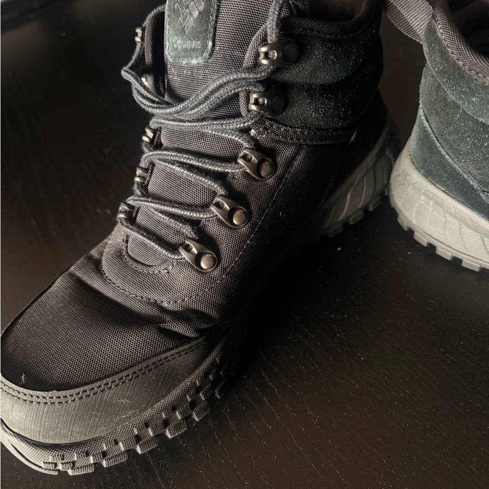 Columbia Men's Black Outdoor Boots - Picture 11 of 15